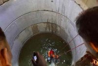 Mangsa terjatuh ke dalam lubang pembentung selepas motosikal dinaiki bersama abangnya terbabit kemalangan di Tampin pada malam Isnin. Foto Polis