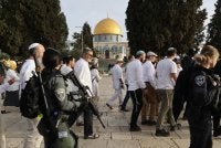 Tindakan provokasi melampau puak Yahudi itu turut diiringi pihak berkuasa Israel. Foto Agensi