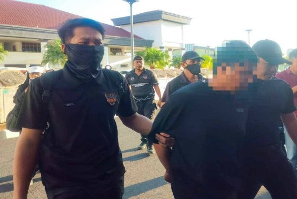 Suspek dibawa ke Mahkamah Alor Setar bagi permohonan reman pada Selasa. 