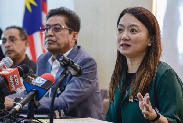 Hannah (kanan) ketika bercakap pada sidang media selepas Majlis Menandatangani Nota Kerjasama antara Jabatan Wilayah Persekutuan dan SPRM di Menara Seri Wilayah pada Selasa. Foto Bernama