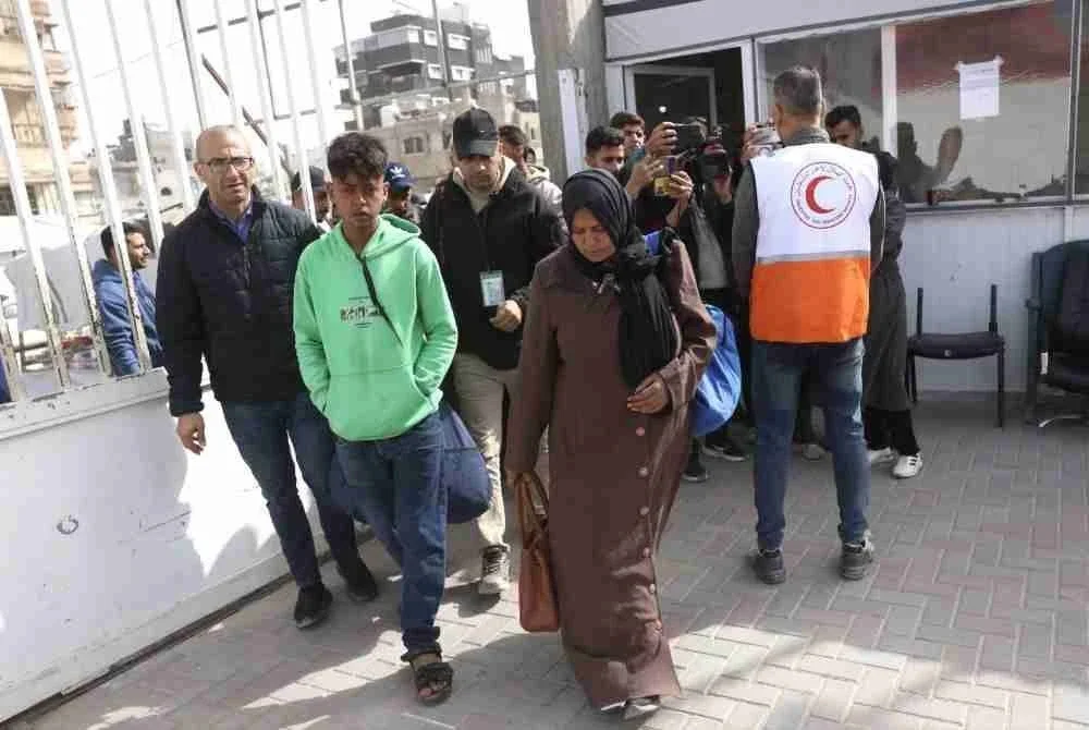 Kira-kira 200 penduduk Palestin dibenarkan untuk melintasi sempadan pada hari pertama ia beroperasi semula. Foto: AFP