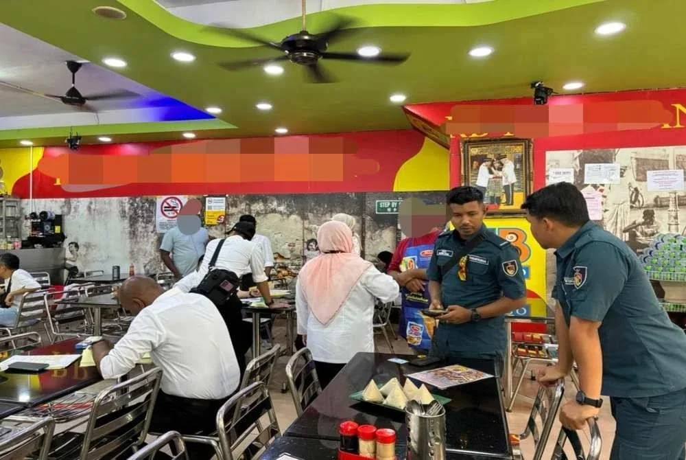 Pemeriksaan premis yang dilakukan oleh pegawai JKKNS.