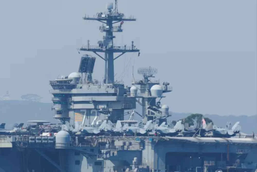 Kapal induk berkuasa nuklear kelas Nimitz, USS Abraham Lincoln (CVN-72).-Agensi