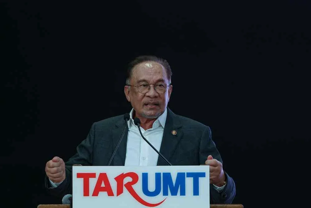 Anwar berucap pada program Sesi Temu Anwar di Universiti Pengurusan dan Teknologi Tunku Abdul Rahman (TAR UMT), Kuala Lumpur hari ini. Foto Bernama
