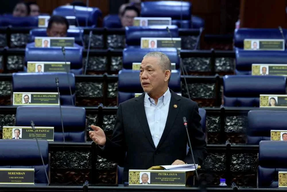 Fadillah pada sesi penggulungan Usul Menjunjung Kasih Titah Diraja pada Mesyuarat Pertama, Penggal Kelima Parlimen ke-15 Dewan Rakyat di Bangunan Parlimen hari ini. Foto Bernama
