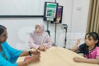 Nor Hayati (tengah) dan Norhijanah (kanan) bersama Koordinator Rumah Harapan NCSM-Caritas saling berhubung seperti satu keluarga setiap kali menerima rawatan di HRPB.