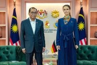 Mohamed Khaled bersama Duta Besar Jerman ke Malaysia, Silke Riecken-Daerr di Wisma Pertahanan pada Selasa. Foto FB Khaled Nordin 