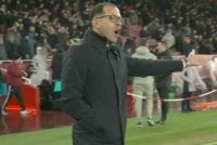 Rosenior kurang gembira dengan tindakan pemain Arsenal memasuki kawasan Chelsea semasa sesi pemanas badan di Stadium Emirates. Agensi