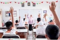 Sejarah membuktikan bahawa negara yang kuat bukan hanya dibina atas asas ekonomi, tetapi atas kualiti rakyatnya dan kualiti rakyat itu bermula di bilik darjah melalui sistem pendidikan.