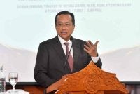 Ahmad Samsuri ketika berucap sempena Majlis Menandatangani Perjanjian (MoA) antara Yayasan Terengganu dan Batik Air di Wisma Darul Iman di Kuala Terengganu pada Rabu.