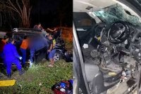 Anggota APM Bagan Datuk membantu mengeluarkan mangsa dari kenderaan yang dinaiki sebelum dihantar untuk menerima rawatan.