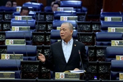 Fadillah pada sesi penggulungan Usul Menjunjung Kasih Titah Diraja pada Mesyuarat Pertama, Penggal Kelima Parlimen ke-15 Dewan Rakyat di Bangunan Parlimen hari ini. Foto Bernama
