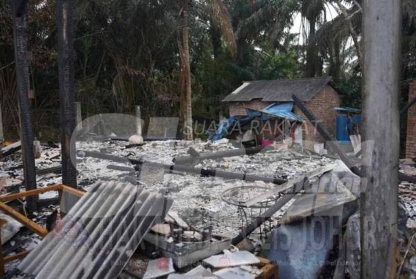 Enam rangka manusia termasuk lima sekeluarga yang dipercayai telah meninggal dunia lebih tiga bulan ditemukan di sebuah rumah yang terbakar di kawasan kebun kelapa sawit di Kangkar Pulai, Skudai bulan lepas.