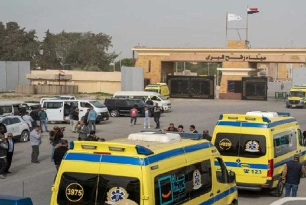 Sejak pintu sempadan itu dibuka semula pada Isnin, hanya 50 pesakit dan individu cedera, termasuk pengiring mereka, berjaya keluar. Foto Agensi