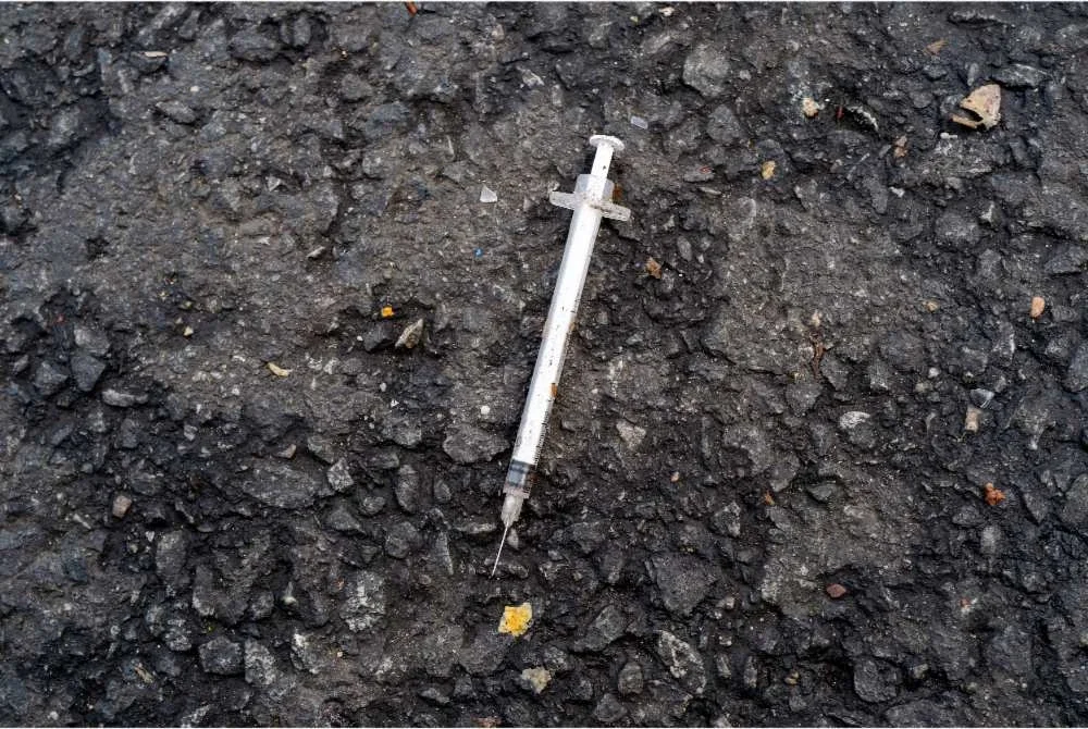 Jarum untuk suntikan dadah ditemui berselerakan di sekitar Kensington Avenue.