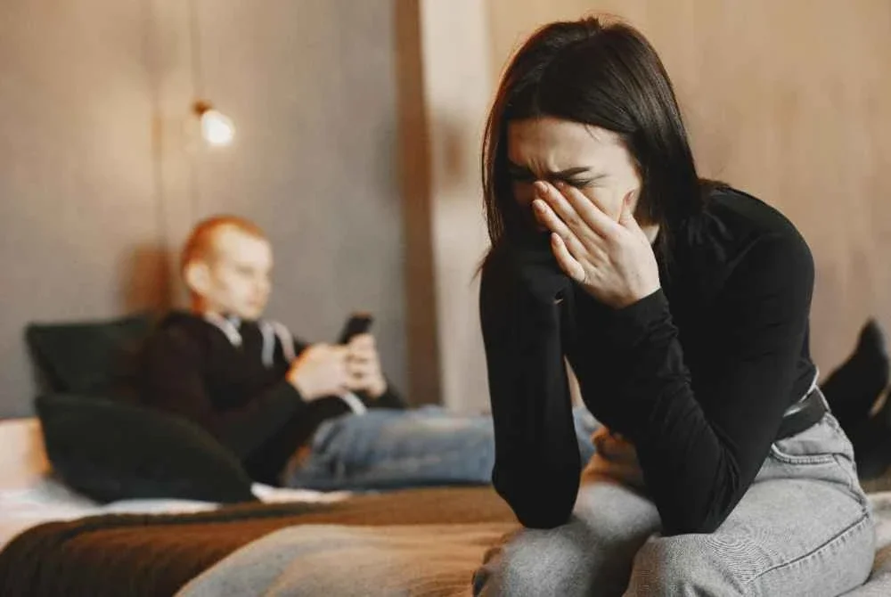 Kepercayaan dalam rumah tangga boleh runtuh hanya kerana sangkaan. Gambar hiasan