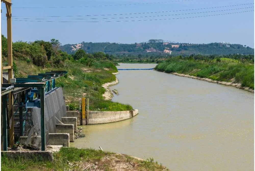 Paras air sungai di Intake Lahar Tiang milik PBAPP di Seberang Perai Utara (SPU) menurun di bawah paras 2.0 meter selama 19 hari berturut-turut pada Januari 2026.