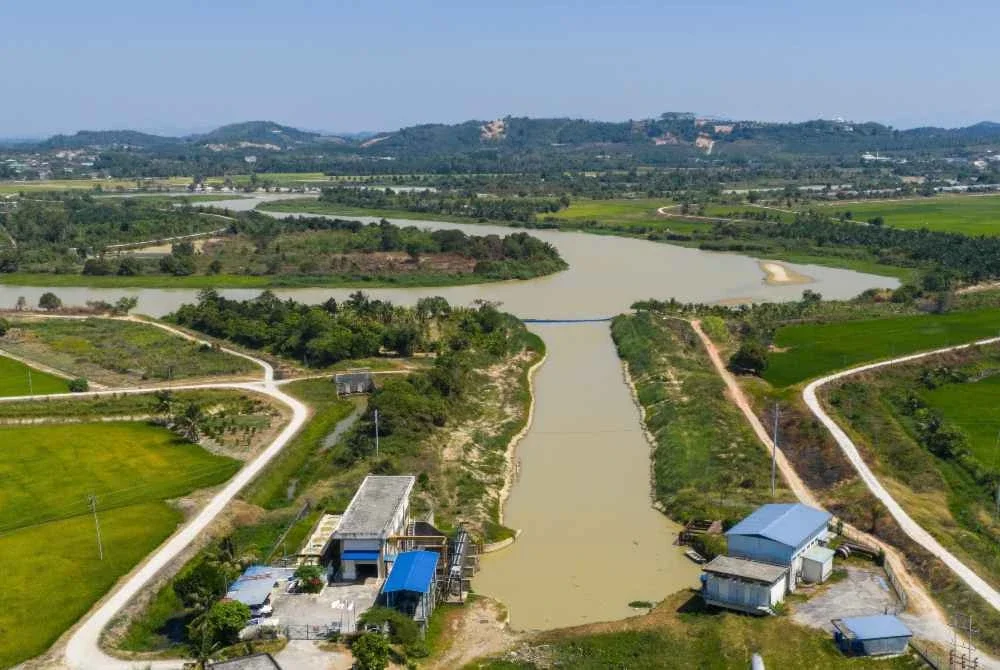 Paras air sungai di Intake Lahar Tiang milik PBAPP di Seberang Perai Utara (SPU) menurun di bawah paras 2.0 meter selama 19 hari berturut-turut pada Januari 2026.