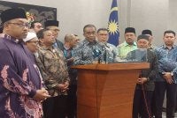 Takiyuddin (depan, tiga dari kanan) ketika sidang akhbar bersama ahli Parlimen PN yang lain di Pusat Media Parlimen, Kuala Lumpur pada Khamis.