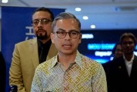 Menteri Komunikasi Datuk Fahmi Fadzil bercakap pada sidang media selepas menyaksikan pertukaran Memorandum Persefahaman (MoU) antara Zchwantech Cybersecurity Sdn Bhd dan Magna AI pada Khamis. Foto Bernama