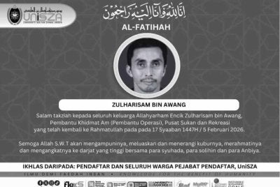 Legenda bola sepak Terengganu, Zulharisam Awang, 51 meninggal dunia di kediamannya di Kampung Wakaf Baharu, Gong Badak di sini petang Khamis.