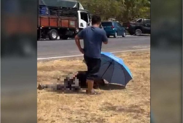 Anggota tentera mengalami kecederaan parah sehingga kaki kanan putus dari bahagian lutut.