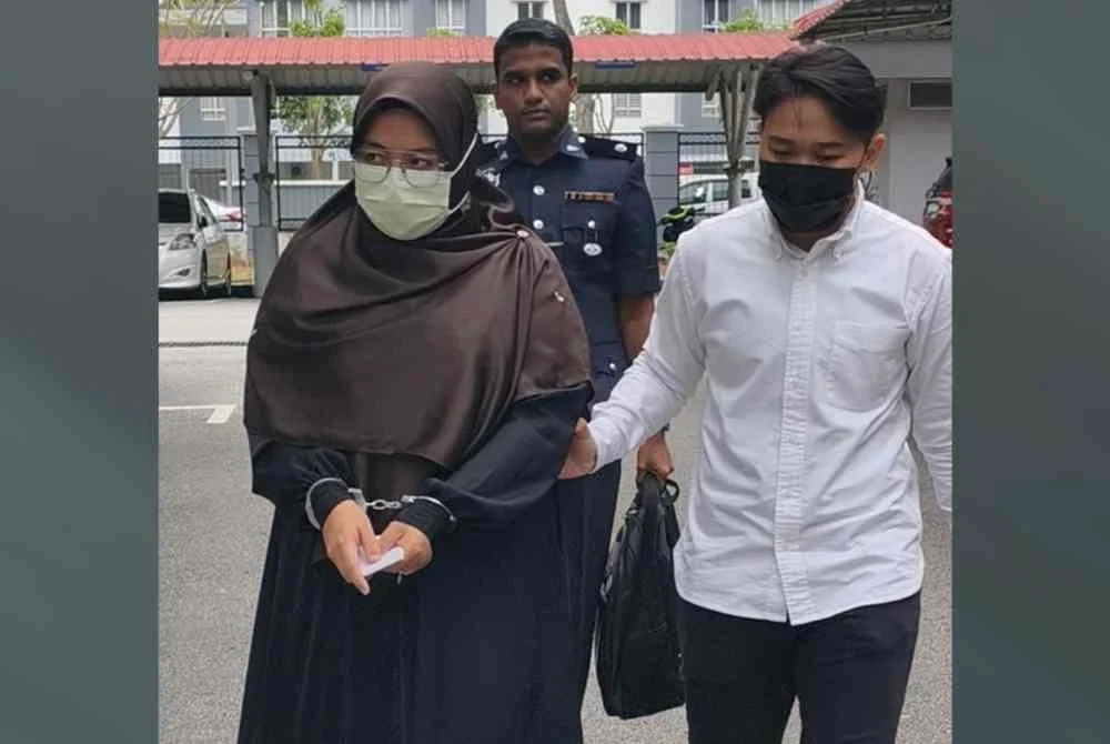 Siti Fairuz (kiri) mengaku tidak bersalah di Mahkamah Majistret Seremban pada Jumaat atas pertuduhan menyalahgunakan harta iaitu wang berjumlah lebih RM40,000 milik seorang lelaki tahun lalu.
