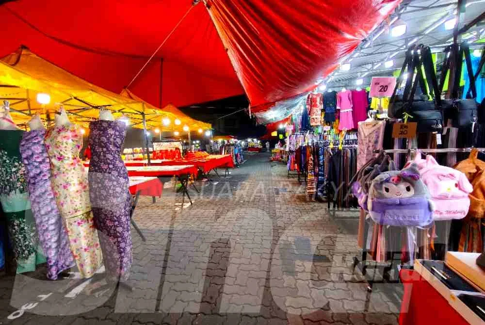 Situasi itu menggambarkan 'tekanan' yang semakin menghimpit peniaga kecil, sekali gus menyebabkan ada dalam kalangan mereka terdapat menutup operasi. - Foto:SINAR HARIAN/HAZELEN LIANA KAMARUDIN