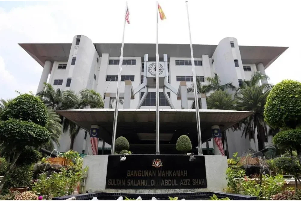 Seorang pegawai IKBN Kuala Langat didakwa di Mahkamah Sesyen Shah Alam atas dua pertuduhan bersubahat membuat tuntutan palsu bagi program latihan tiga tahun lepas. - Gambar hiasan