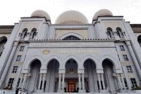 Mahkamah Persekutuan memutuskan perkataan 'menghina' dan 'menjengkelkan' di bawah Akta 588 adalah sah dan selaras dengan Perlembagaan.