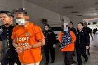 Seorang pendakwah bebas untuk kali kedua serta seorang Ketua Jabatan Kewangan dan Perakaunan sebuah institusi pendidikan dan dakwah kerana disyaki bersubahat menyeleweng dana kira-kira RM1.3 juta.