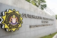 Ketua Pengarah JAS dan timbalannya yang direman tujuh hari untuk siasatan SPRM berkaitan kes pengurusan sisa e-waste dibebaskan dengan jaminan pada Khamis.- Gambar hiasan