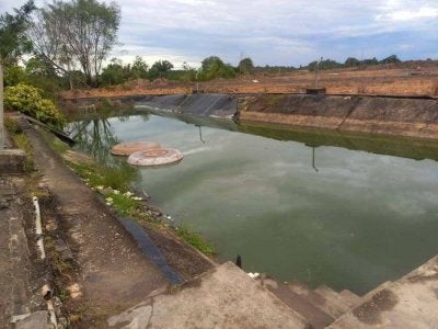 Ketiga-tiga mangsa ditemui lemas di kolam kumbahan berhampiran Flat Sibu Jaya pada Rabu.