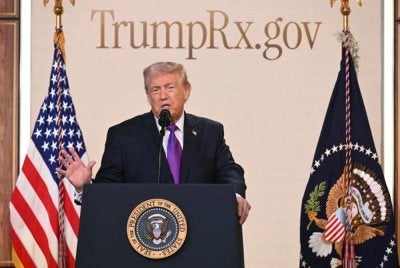 Trump melancarkan laman web berjenama sendiri, TrumpRx, yang membolehkan pengguna membeli ubat-ubatan pada harga diskaun. Foto: AFP