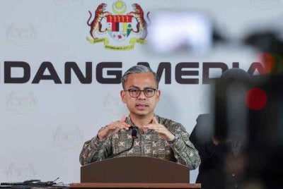 Fahmi bercakap pada sidang media mingguan Kabinet yang diadakan di Menara Komunikasi hari ini. - Foto: Bernama