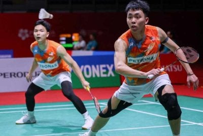 Arif - Roy King gagal mengatasi tekanan permainan kemas gandingan Jepun, Takuro Hoki-Yugo Kobayashi sebelum akur dengan kekalahan straight set 14-21, 12-21 - Gambar fail Bernama