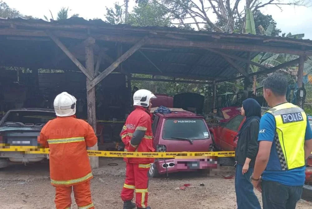Seramai tujuh pegawai termasuk anggota telah dikerahkan ke lokasi dan mendapati terdapat kejadian letupan pada sebuah kereta jenis Perodua Kancil yang berada di dalam bengkel terbabit.Foto:JBPM