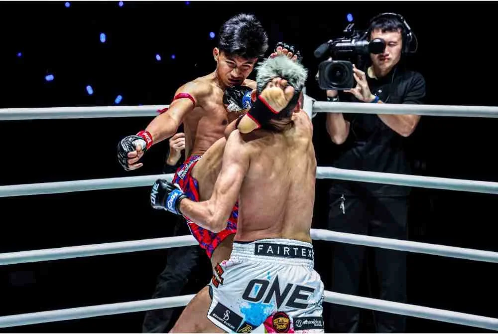 Adam Rakib mendedahkan arahan bapanya dari luar gelanggang menjadi kunci kejayaannya menumbangkan lawan dari Maghribi, Walid Snoussi menerusi keputusan 'Knock-Out' (KO) di Bangkok, pada Jumaat.