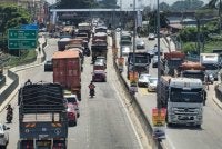 Langkah kawalan kenderaan berat menggunakan laluan utama pada waktu larangan perlu dilaksanakan secara lebih berfokus dan berperingkat bagi memastikan pemandu dapat mematuhinya tanpa tekanan atau kekeliruan.