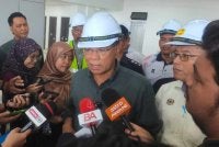 Saifuddin pada sidang akhbar selepas melawat tapak projek Lembaga Kemajuan Wilayah Kedah (KEDA) di Jalan Langgar di Alor setar pada Sabtu.