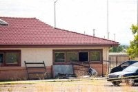 Keadaan rumah mayat Return to Nature Funeral Home di mana pasangan Hallford menyimpan 191 mayat reput dan menipu keluarga si mati serta kerajaan. Foto Muskogee County Sheriff's Office