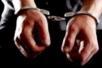 Polis menahan seorang lelaki yang disyaki mencuri barang kemas bernilai RM158,195.20 di Johor Bahru. Gambar hiasan