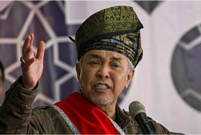 Ahmad Zahid berucap pada program Road To Ramadan di Masjid Kariah Pantai pada Sabtu. Foto Bernama
