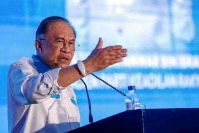 Anwar berucap pada Konvensyen PKR Selangor 2026 di Pusat Konvensyen MPAJ, pada Sabtu. Foto Bernama