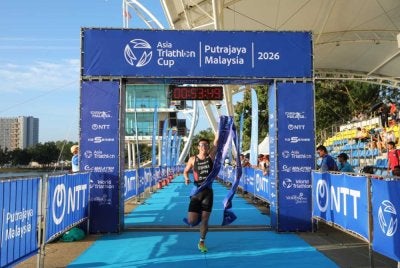 Oshima melintasi garisan penamat untuk muncul juara kategori elit lelaki ATC 2026 di Putrajaya pada Sabtu. Foto VE PICTURE