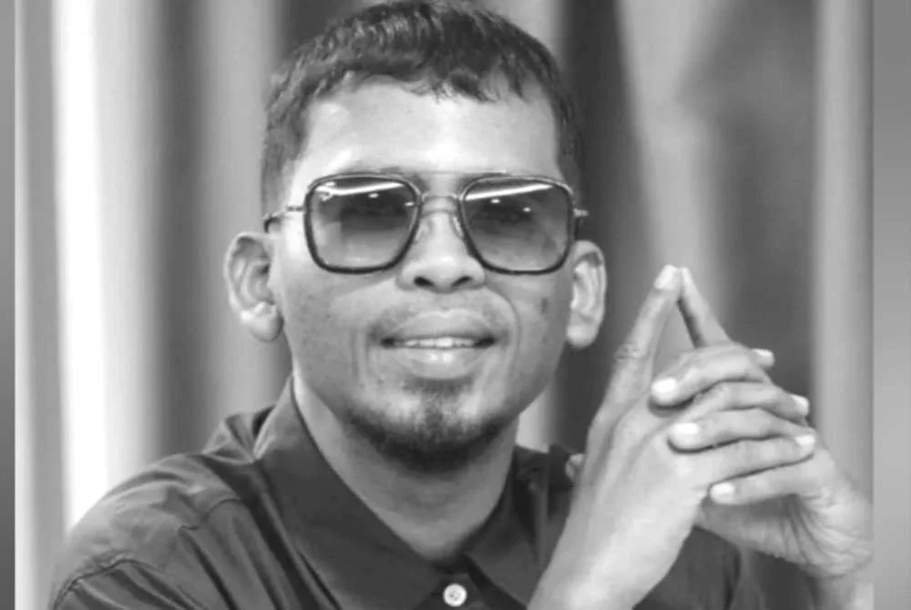 Allahyarham Along Eyzendy 