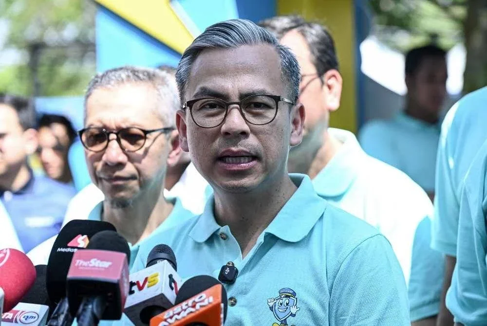 Fahmi selepas merasmikan HKI 2026 anjuran Kementerian Komunikasi dan diterajui MCMC di Taman Tasik Titiwangsa, Kuala Lumpur pada Ahad.
--fotoBERNAMA (2026) HAK CIPTA TERPELIHARA