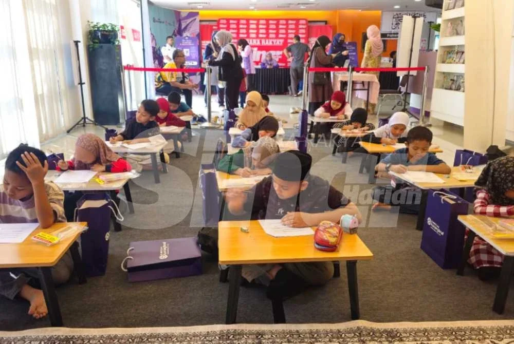 Seramai 15 peserta menyertai pertandingan menulis jawi anjuran Buku Karangkraf sempena Karangkraf Ramadan Bookfest.