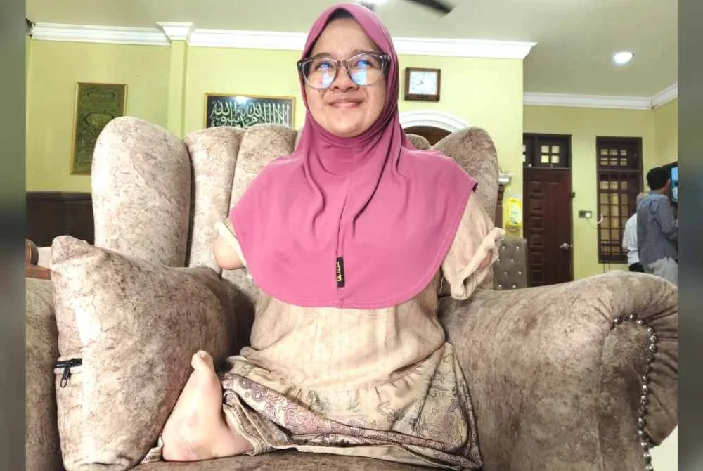 Nur Damia Irsalina menghidap Sindrom Tetra-amelia dan kini mendapatkan rawatan rehabilitasi serta rawatan pakar tulang secara berkala.