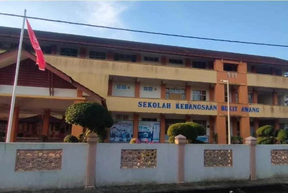 SK Bukit Awang di Pasir Puteh yang telah berjaya melahirkan tokoh negara, profesional dan pendidik bangsa.